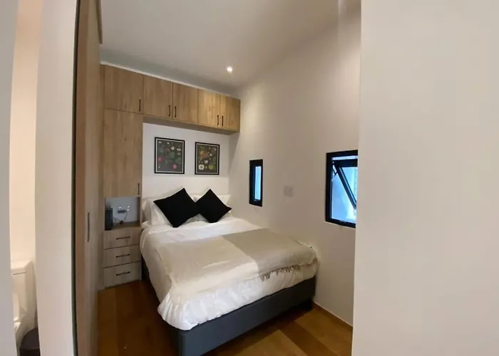 Cozy Loft In The Center, Pool With A View To